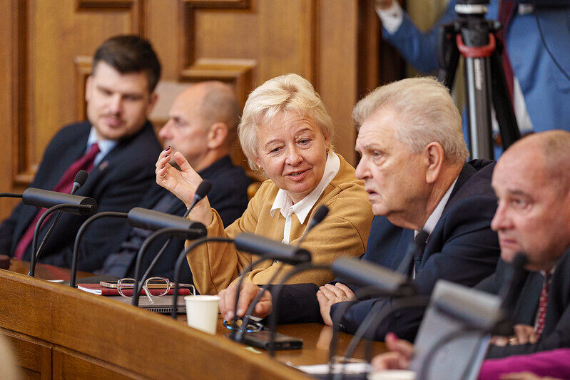 Budžeta komisija atbalsta finanšu pakalpojumu patērētāju tiesību uzraudzības nodošanu Latvijas Bankai